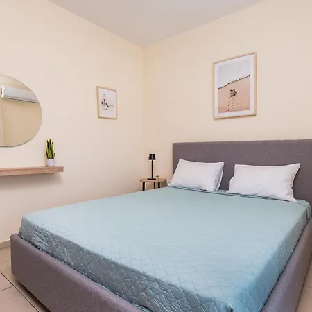 Town, 3 Min To - Kyma 3 Apartment *